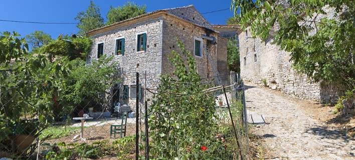Παλιά Περίθεια: Το χωριό-«φάντασμα» στην Κέρκυρα – Εκεί, που ταξίδεψαν οι Μισόνι (εικόνες)